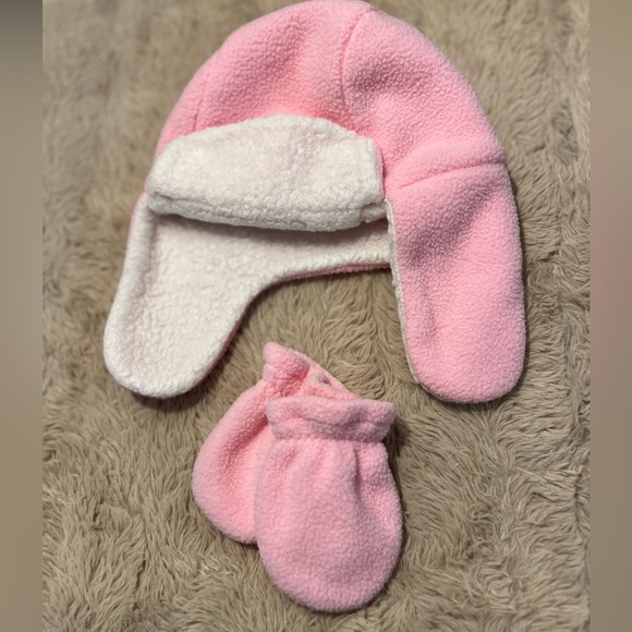 🔆 Bundle items 6 for $30 HB Baby Girl Matching Hat And Mittens - Picture 1 of 9